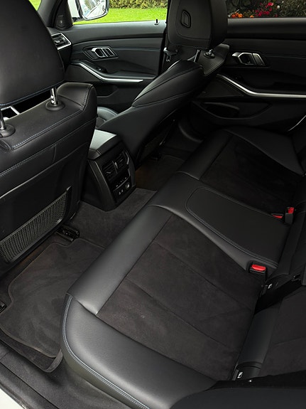 BMW 320d 12 of 13
