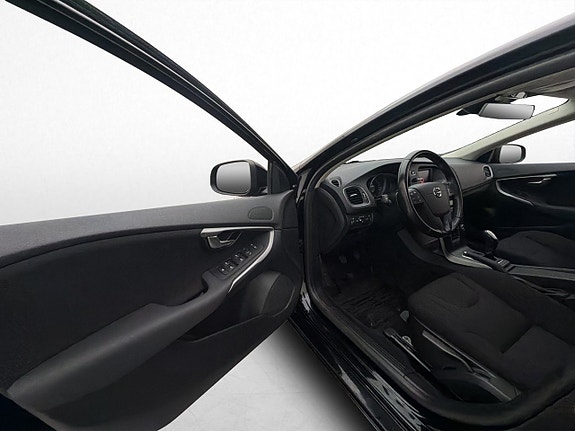 Volvo V40 14 of 28