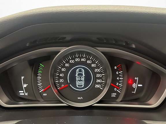 Volvo V40 16 of 28