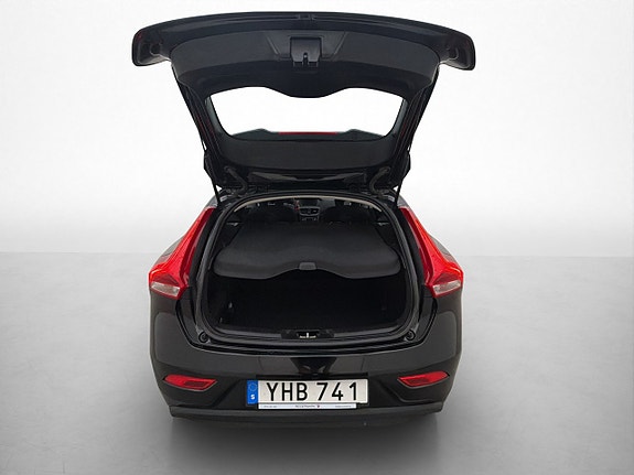 Volvo V40 8 of 28