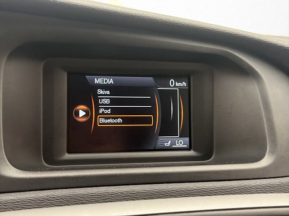 Volvo V40 17 of 28