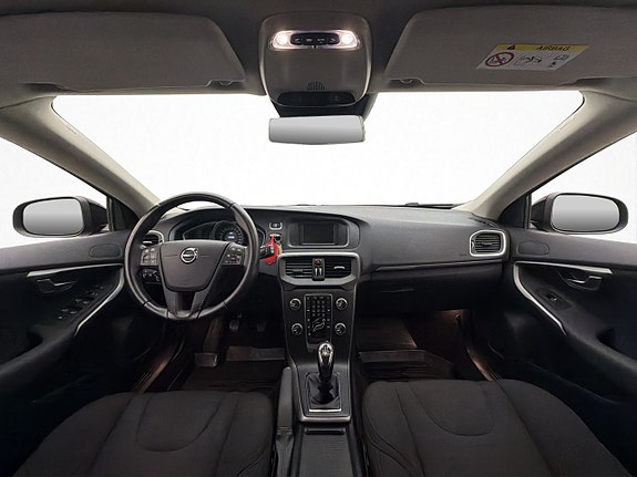Volvo V40 12 of 28