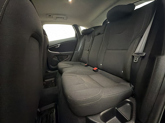 Volvo V40 11 of 28