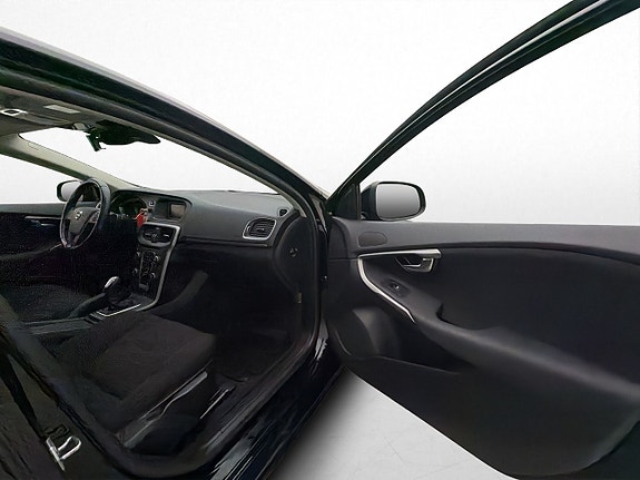 Volvo V40 10 of 28
