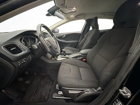 Volvo V40 15 of 28