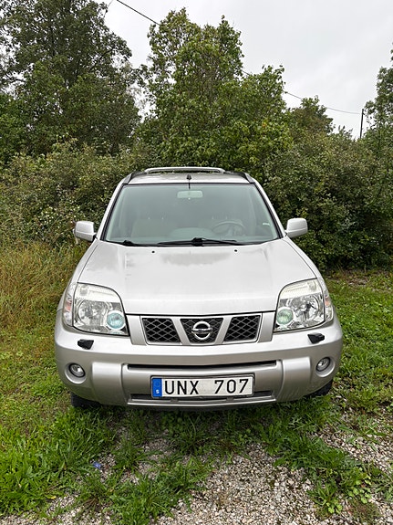 Nissan X-Trail 3 of 6