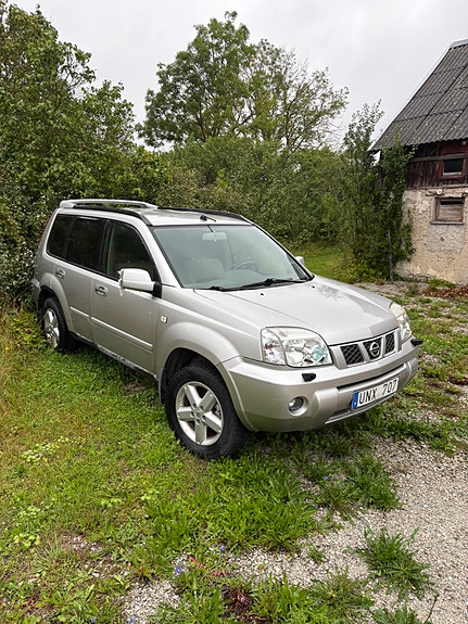 Nissan X-Trail 2 of 6