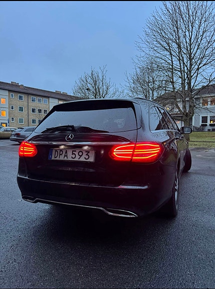 Mercedes-Benz C220 4 of 9