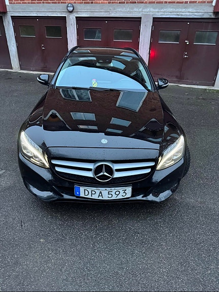 Mercedes-Benz C220 7 of 9