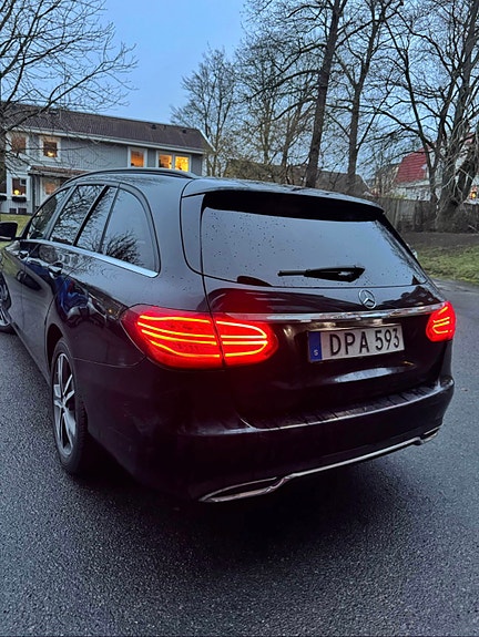 Mercedes-Benz C220 6 of 9