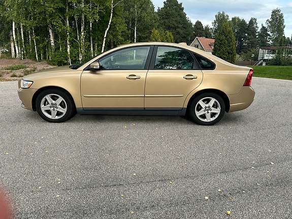 Volvo S40 3 of 5