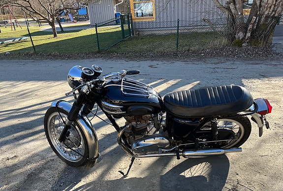 Triumph Bonneville 4 of 7