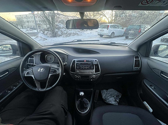 Hyundai i20 2 of 4