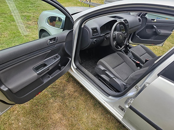 Volkswagen Golf V 5 of 10