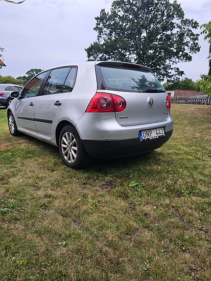 Volkswagen Golf V 3 of 10