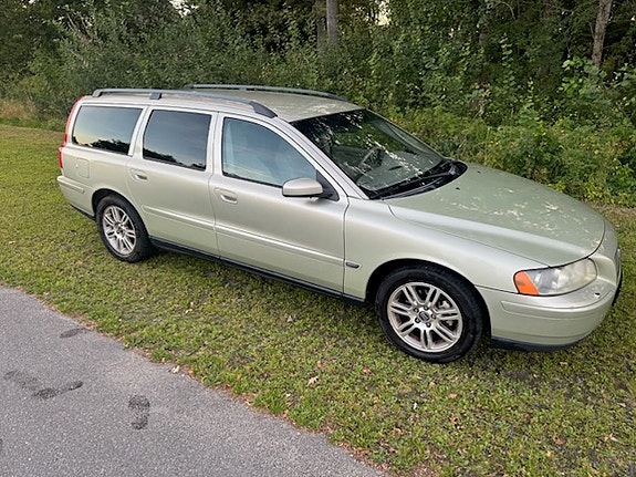 Volvo V70 3 of 6