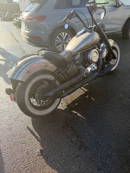 Yamaha XVS1100A 2 of 5
