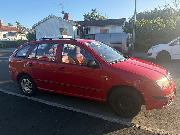 Skoda Fabia 2 of 7