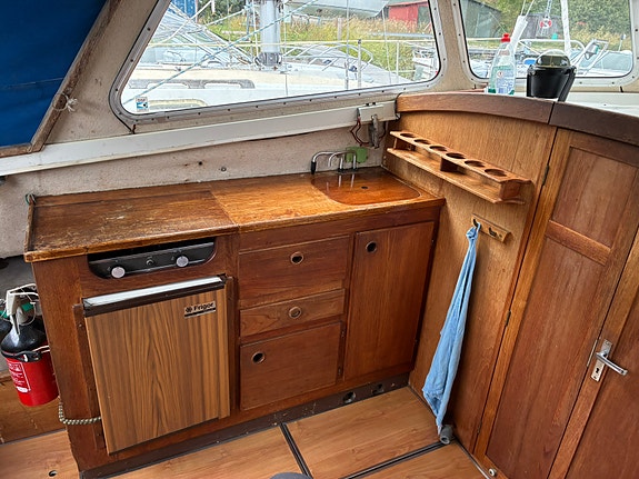 Winga 25 motorseglare med 80-trailer 11 of 16