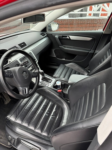 Volkswagen Passat Alltrack 3 of 5
