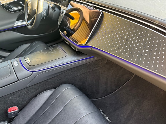 Mercedes-Benz E300 e 11 of 15