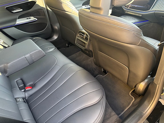 Mercedes-Benz E300 e 12 of 15