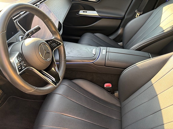 Mercedes-Benz E300 e 9 of 15