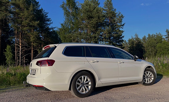 Volkswagen Passat 2 of 5