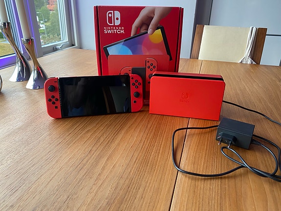 Nintendo Switch OLED (Super Mario Edition) image 2