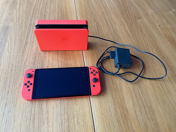 Nintendo Switch OLED (Super Mario Edition) image 3
