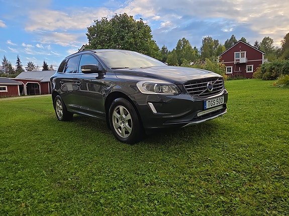 Volvo XC60 2 of 7