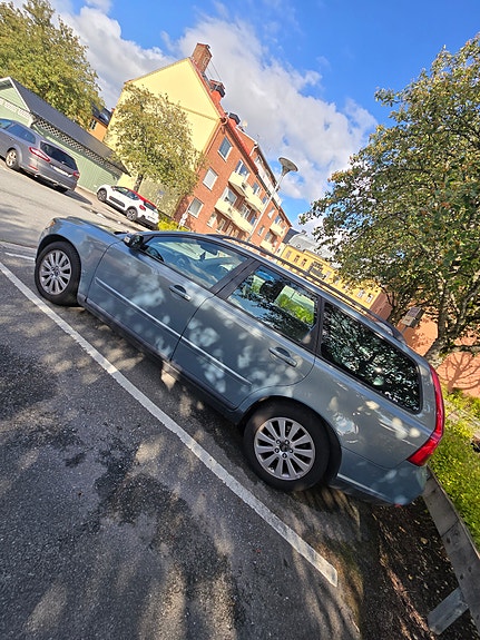 Volvo V50 3 of 9
