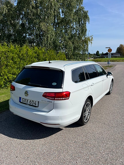 Volkswagen Passat 2 of 6