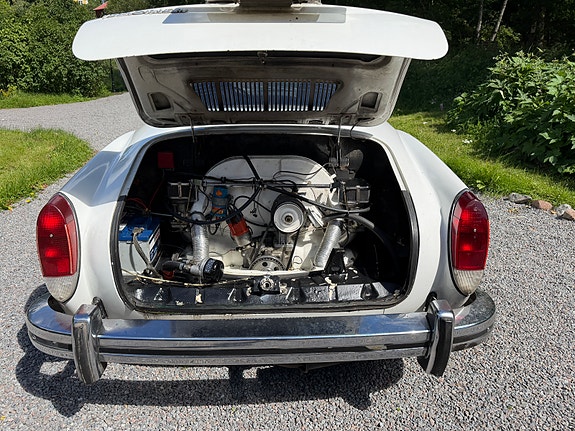Volkswagen 1600 2 of 5