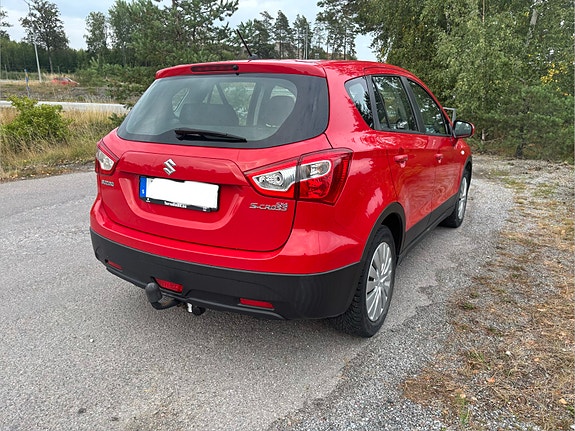 Suzuki SX4 S-Cross 4 of 5