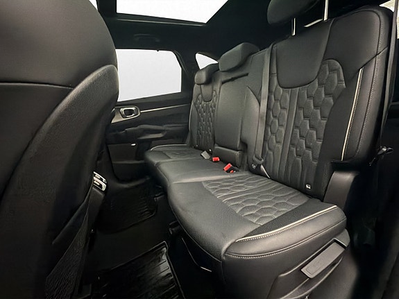 Kia Sorento 25 of 30