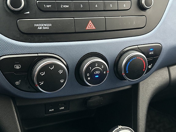 Hyundai i10 20 of 24