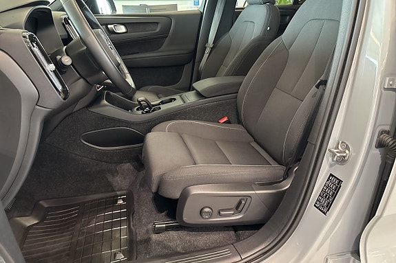 Volvo EX40 22 of 23