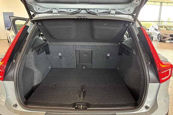 Volvo EX40 15 of 23