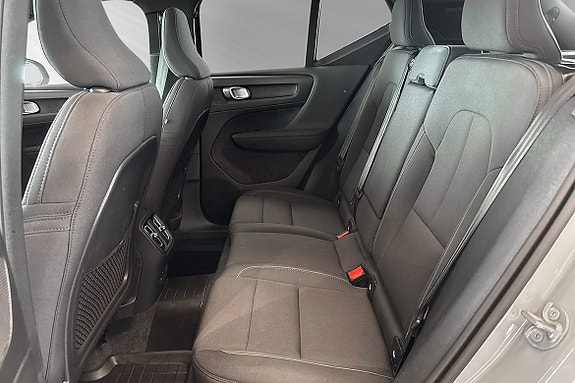 Volvo EX40 8 of 23