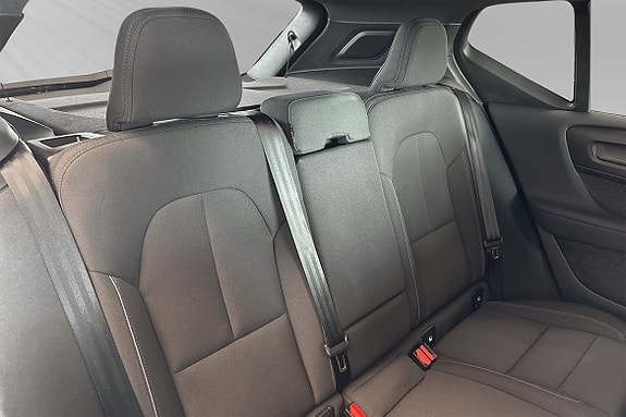Volvo EX40 11 of 23