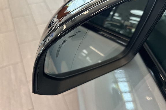 Volvo EX40 13 of 23