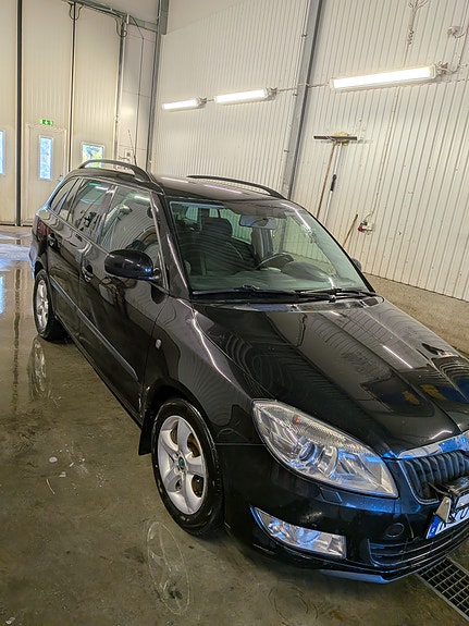 Skoda Fabia 2 of 6