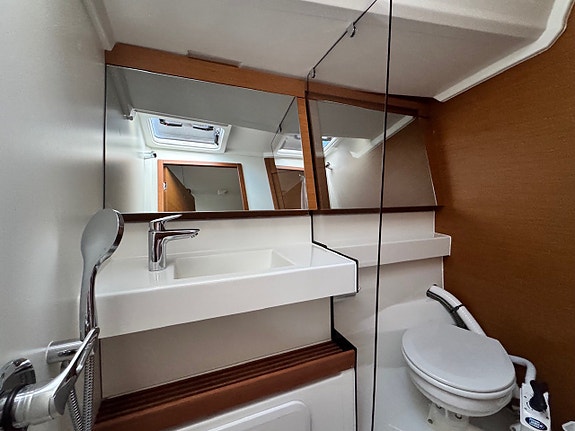 Jeannea Sun Odyssey 440 4 of 30