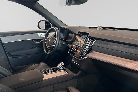 Volvo XC90 10 of 30
