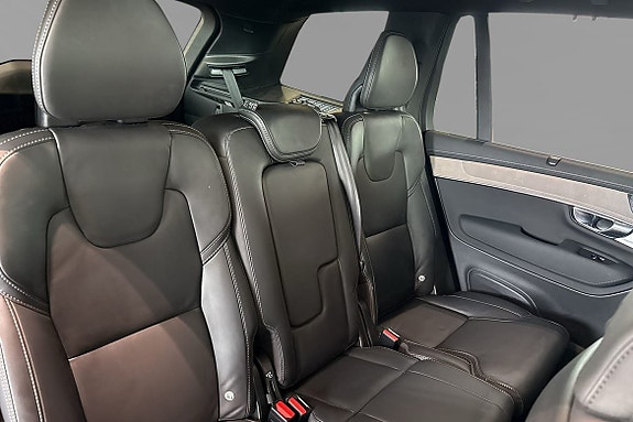 Volvo XC90 11 of 30