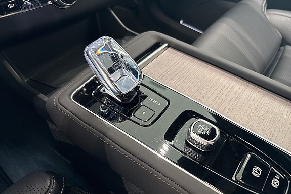 Volvo XC90 26 of 30