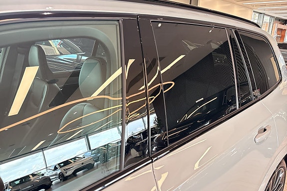 Volvo XC90 16 of 30