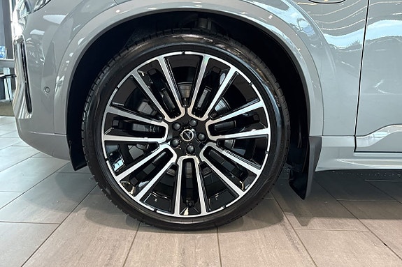 Volvo XC90 19 of 30
