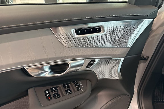 Volvo XC90 23 of 30